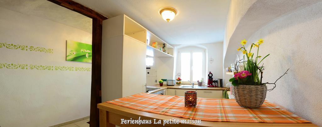 Lehmgefuehl, Design Vier, La Petite Maison Trier Bagian luar foto